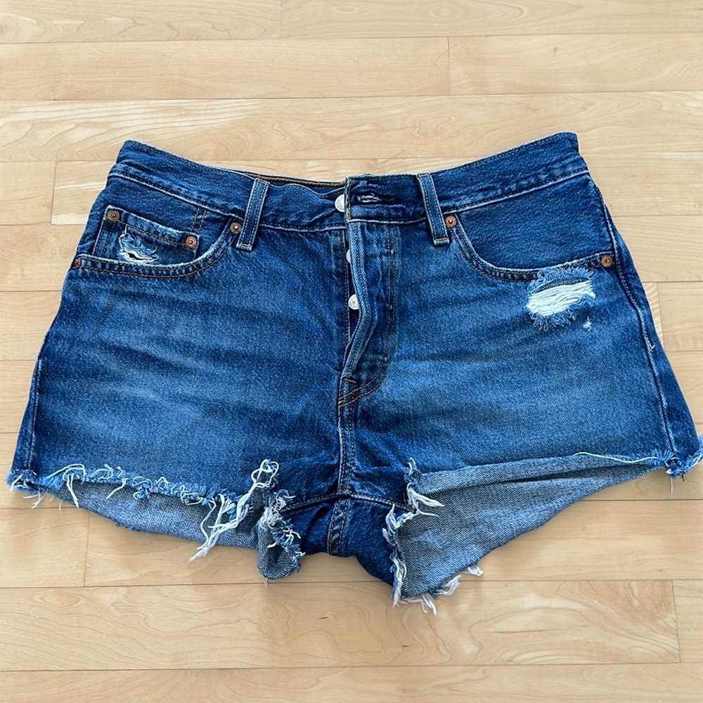 Levi 501 Button Fly Jean Shorts size W28